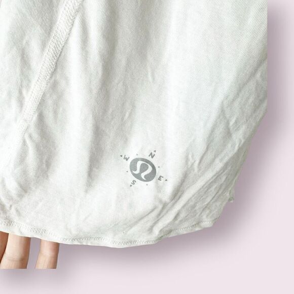 Lululemon Nook Tank * Vitasea Wunderlust 2015 Women’s Size 6 White RARE Two-Way - Picture 8 of 14